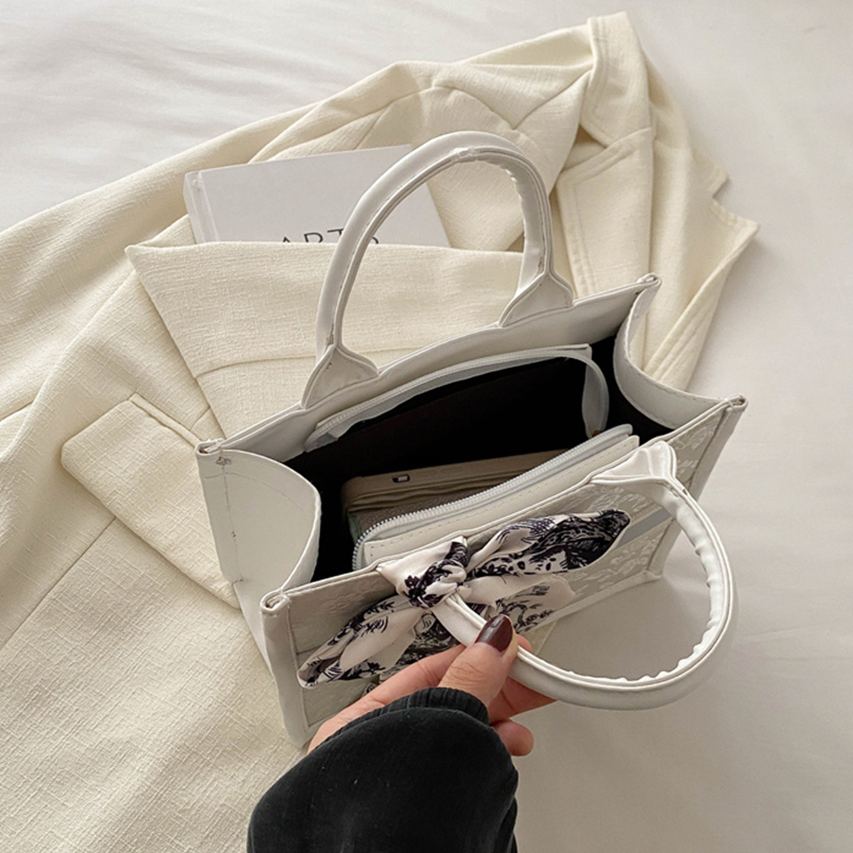 Chic Embroidered Handbag Silk  - Luxury Bags Dior avaliação e preço
